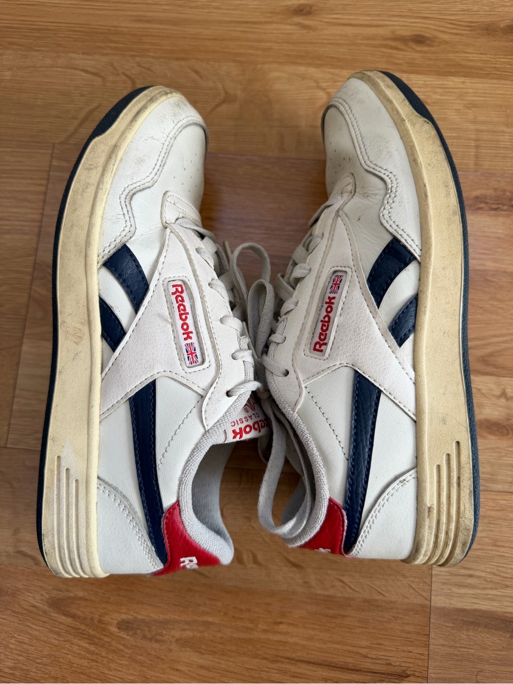 Reebok 90’s retro Sneakers - red and blue colorway